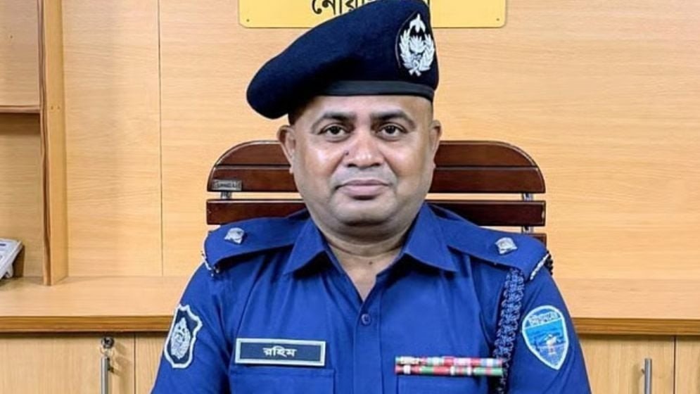 আওয়ামী লীগ সমর্থকের বাড়িতে ভূরিভোজ, ওসি প্রত্যাহার